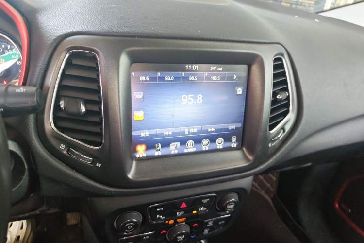 Used Jeep Compass 2017 200TS Automatic High-Performance All-Wheel Drive Edition Audio And AC Panel
