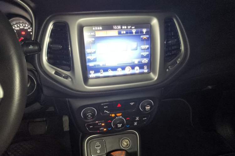Used Jeep Compass 2017 200T Automatic Family Edition Audio And AC Panel