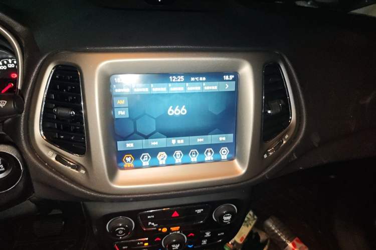 Used Jeep Compass 2017 200T Automatic Family Edition Audio And AC Panel