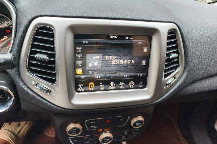 Used Jeep Compass 2017 200T Automatic Family Edition Audio And AC Panel