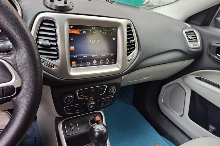 Used Jeep Compass 2017 200T Automatic Family Edition Audio And AC Panel