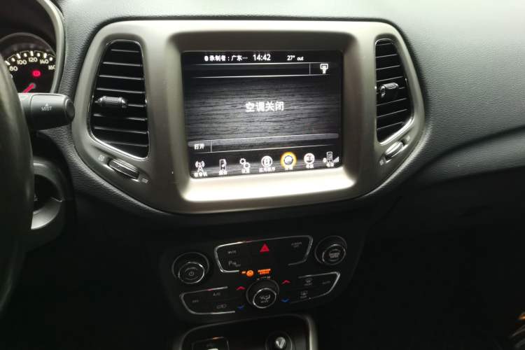 Used Jeep Compass 2017 200T Automatic Family Edition Audio And AC Panel