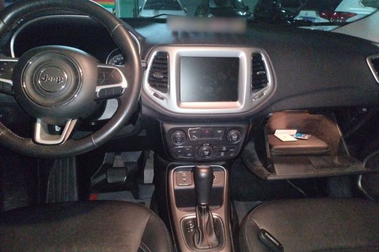 Used Jeep Compass 2017 200T Automatic Family Edition Center Console