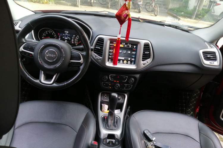 Used Jeep Compass 2017 200T Automatic Family Edition Center Console