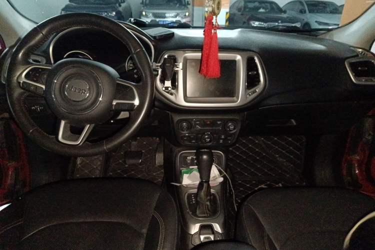 Used Jeep Compass 2017 200T Automatic Family Edition Center Console