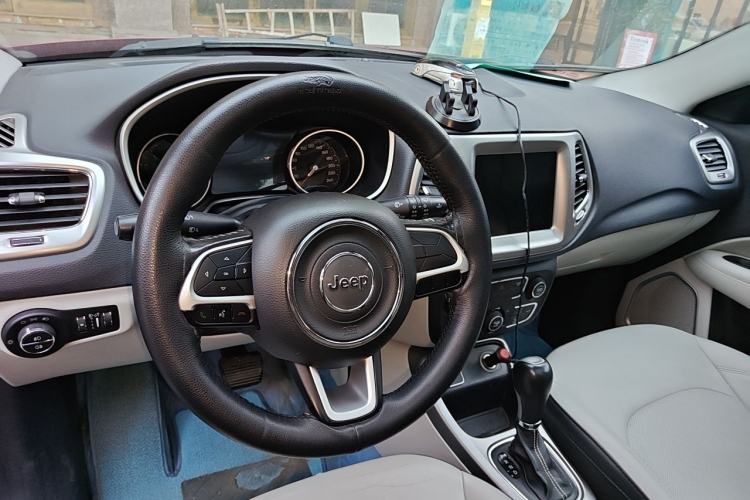 Used Jeep Compass 2017 200T Automatic Family Edition Center Console