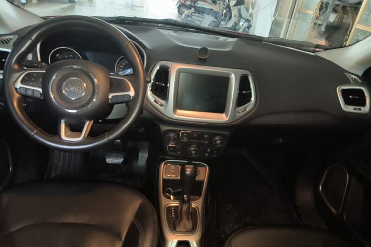 Used Jeep Compass 2017 200T Automatic Family Edition Center Console