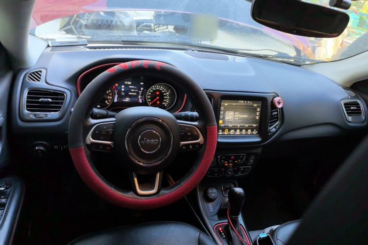 Used Jeep Compass 2017 200TS Automatic High-Performance All-Wheel Drive Edition Center Console