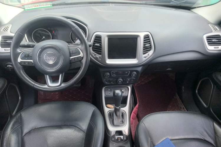 Used Jeep Compass 2017 200T Automatic Family Edition Center Console