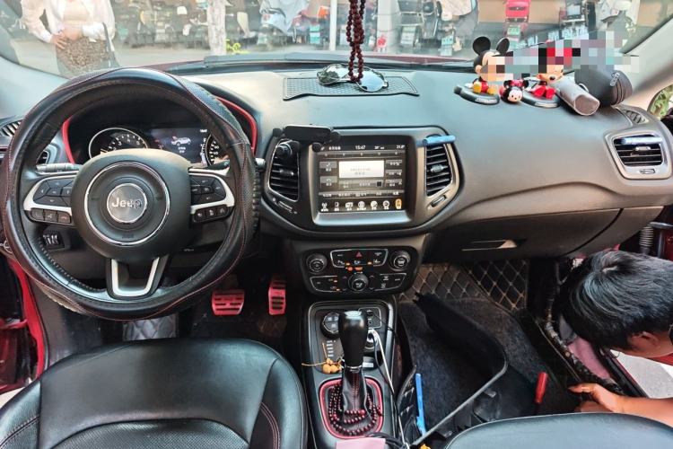 Used Jeep Compass 2017 200TS Automatic High-Performance All-Wheel Drive Edition Center Console