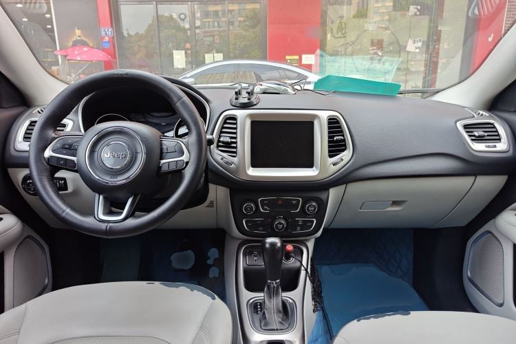 Used Jeep Compass 2017 200T Automatic Family Edition Center Console