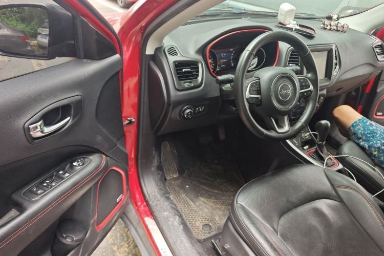 Used Jeep Compass 2017 200TS Automatic High-Performance All-Wheel Drive Edition Driver Seat