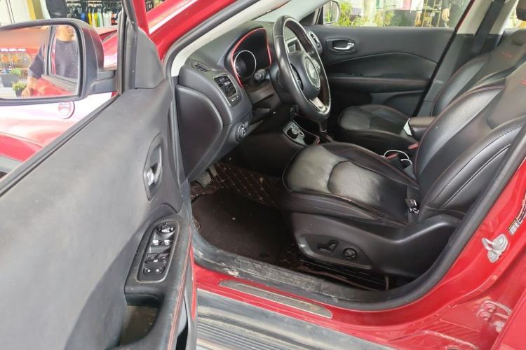 Used Jeep Compass 2017 200TS Automatic High-Performance All-Wheel Drive Edition Driver Seat