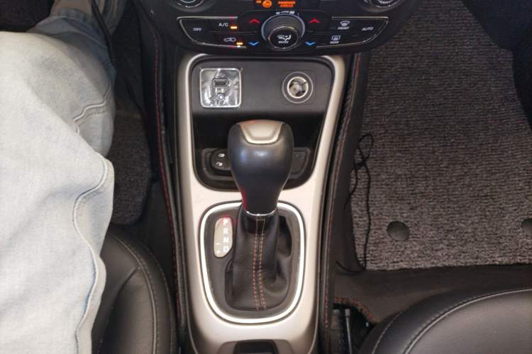 Used Jeep Compass 2017 200T Automatic Family Edition Gear Lever