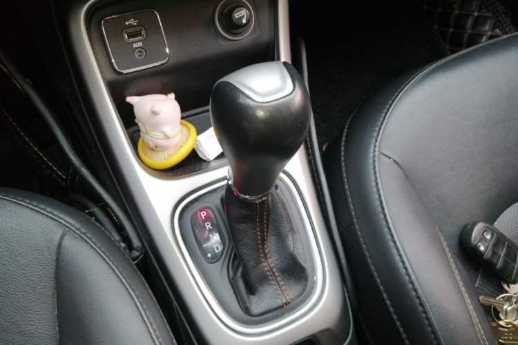 Used Jeep Compass 2017 200T Automatic Family Edition Gear Lever