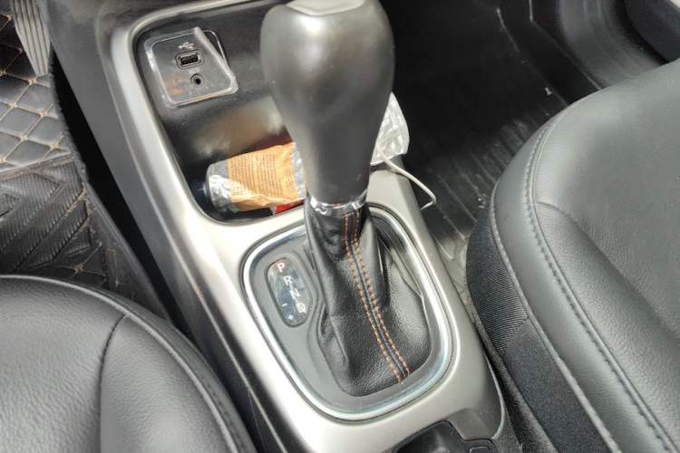 Used Jeep Compass 2017 200T Automatic Family Edition Gear Lever