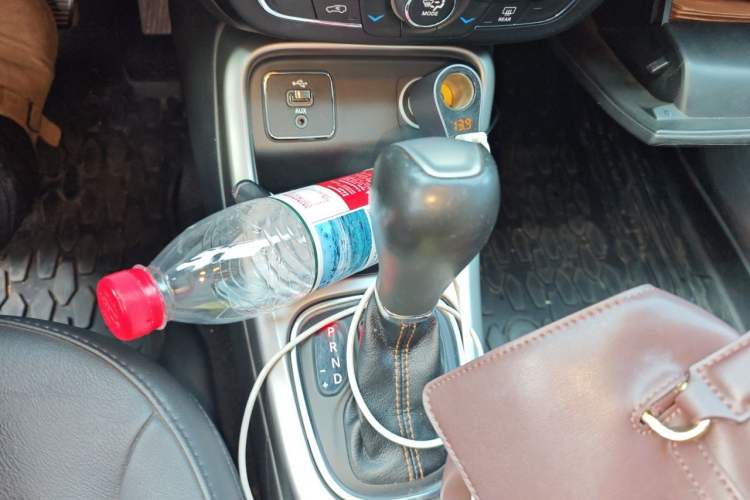 Used Jeep Compass 2017 200T Automatic Family Edition Gear Lever