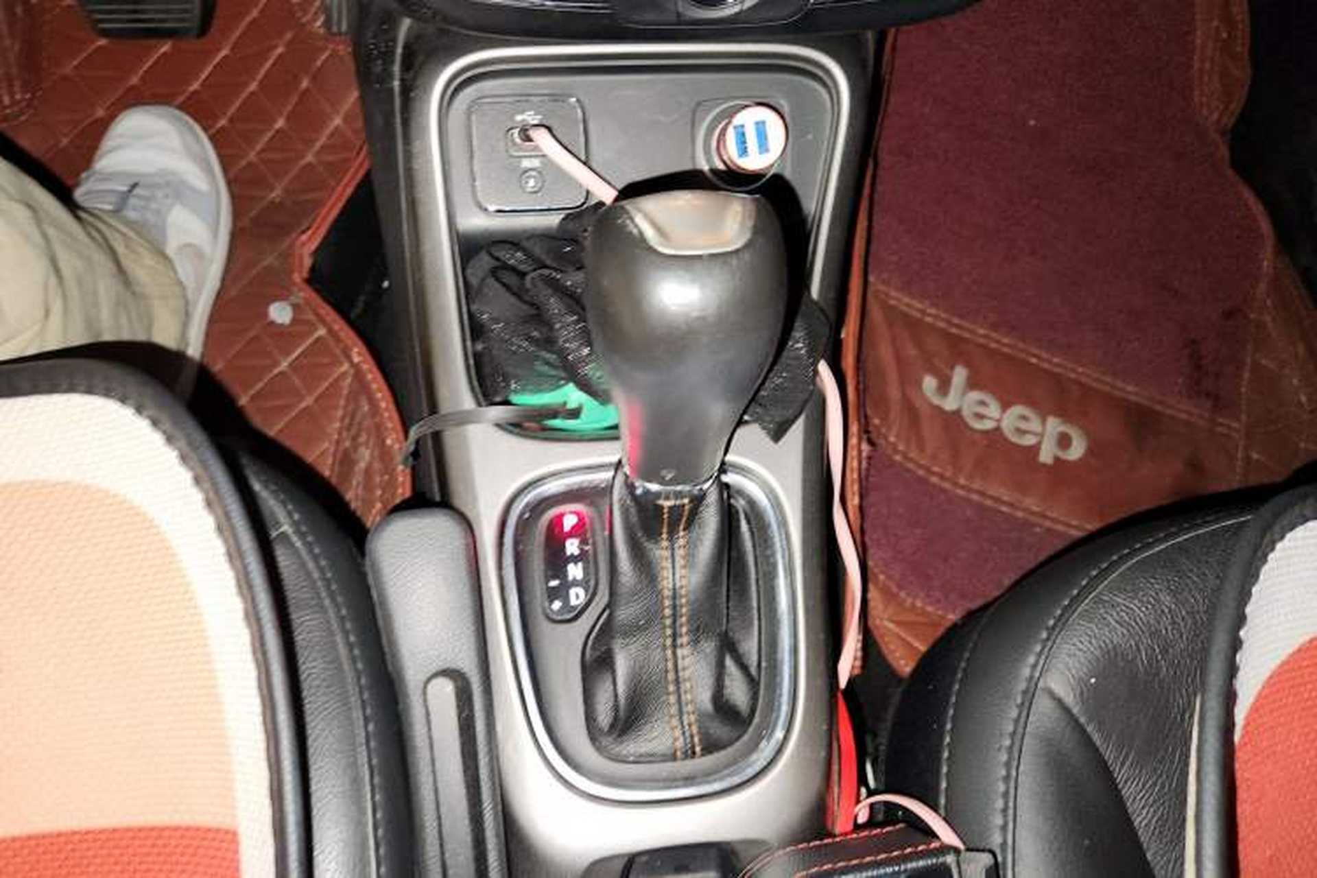 Used Jeep Compass 2017 200T Automatic Family Edition Gear Lever