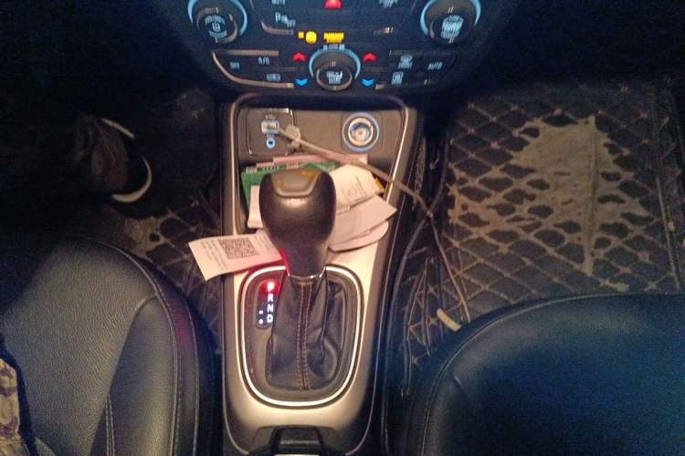 Used Jeep Compass 2017 200T Automatic Family Edition Gear Lever