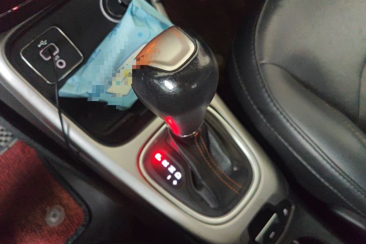 Used Jeep Compass 2017 200T Automatic Family Edition Gear Lever