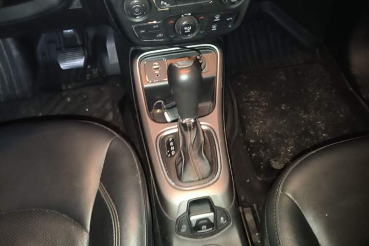 Used Jeep Compass 2017 200T Automatic Family Edition Gear Lever