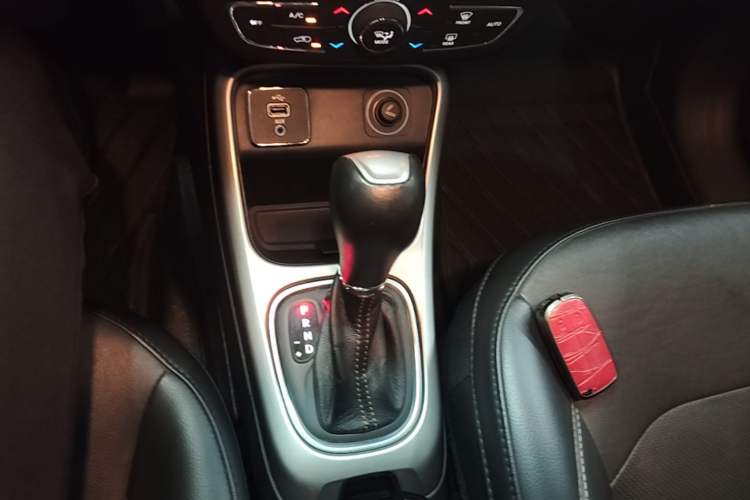 Used Jeep Compass 2017 200T Automatic Family Edition Gear Lever
