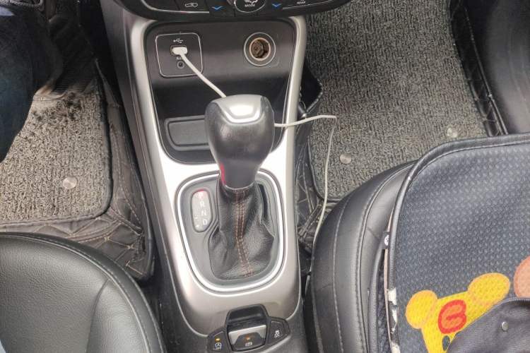 Used Jeep Compass 2017 200T Automatic Family Edition Gear Lever
