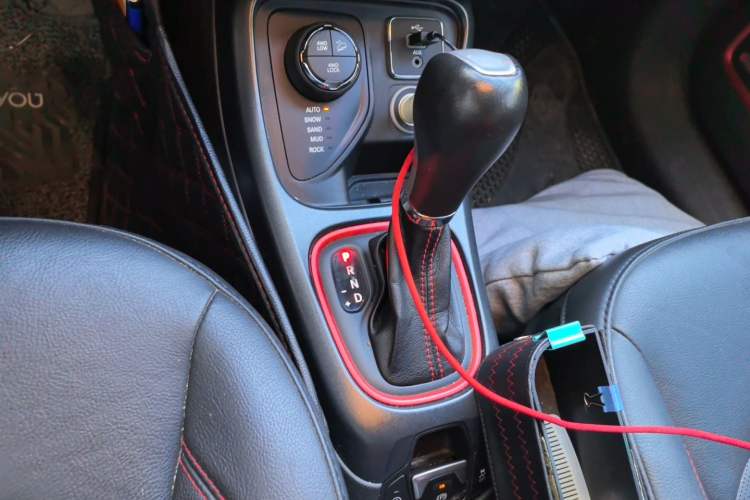 Used Jeep Compass 2017 200TS Automatic High-Performance All-Wheel Drive Edition Gear Lever