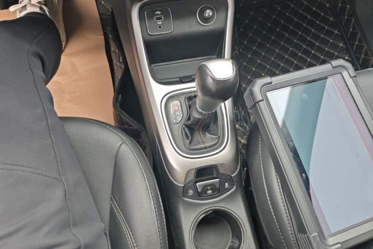 Used Jeep Compass 2017 200T Automatic Family Edition Gear Lever