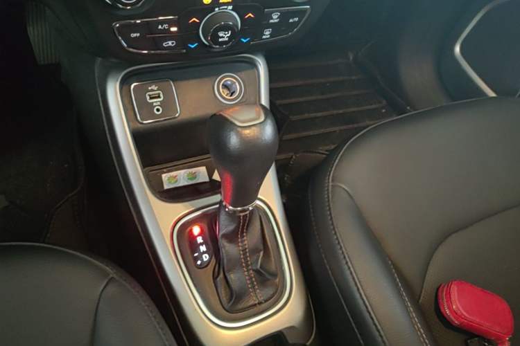Used Jeep Compass 2017 200T Automatic Family Edition Gear Lever