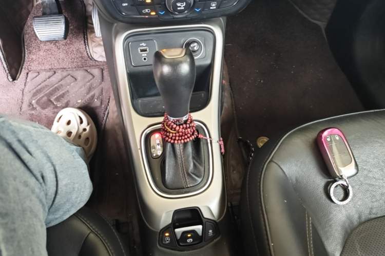 Used Jeep Compass 2017 200T Automatic Family Edition Gear Lever
