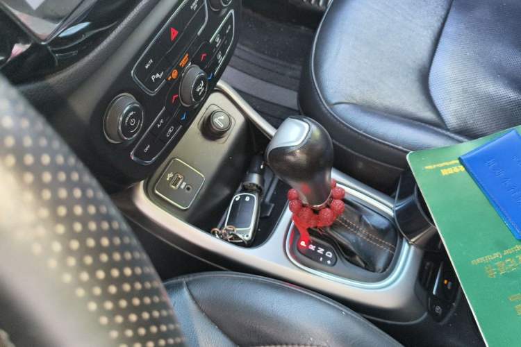 Used Jeep Compass 2017 200T Automatic Family Edition Gear Lever