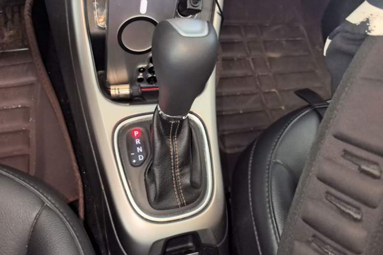 Used Jeep Compass 2017 200T Automatic Family Edition Gear Lever