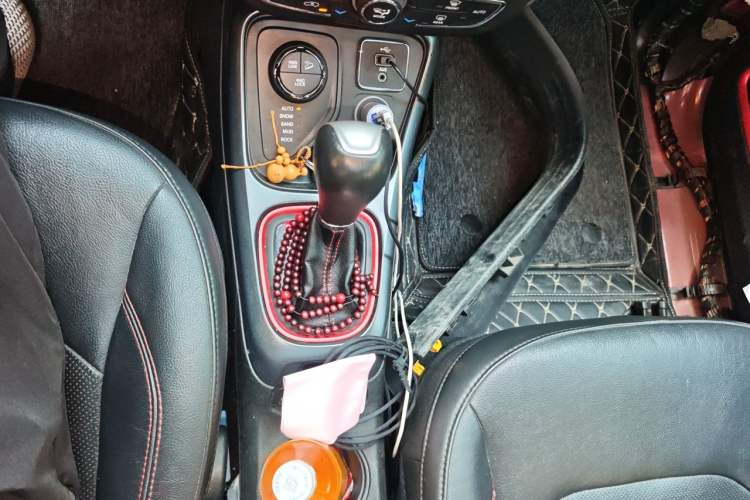 Used Jeep Compass 2017 200TS Automatic High-Performance All-Wheel Drive Edition Gear Lever