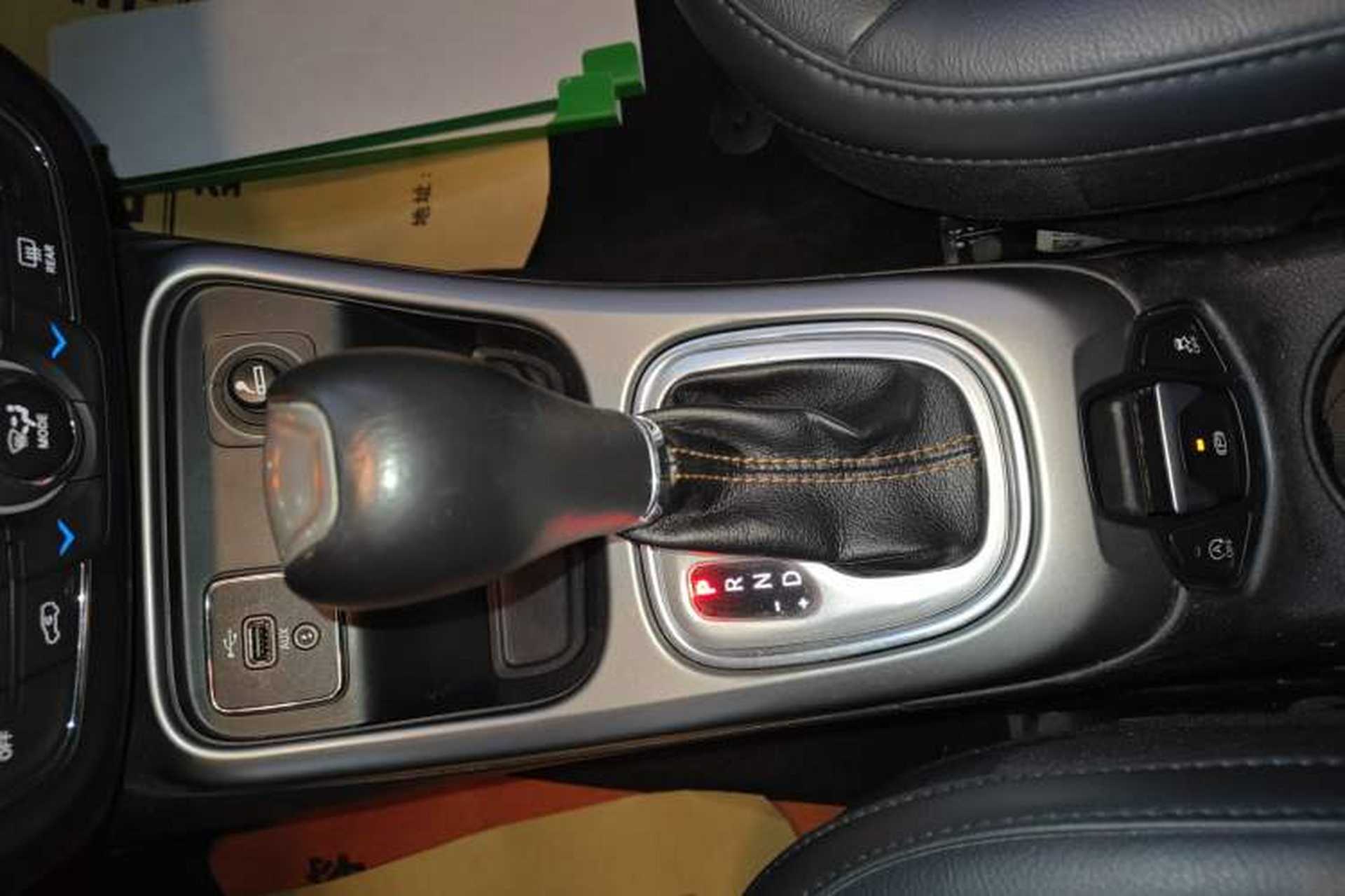 Used Jeep Compass 2017 200T Automatic Family Edition Gear Lever