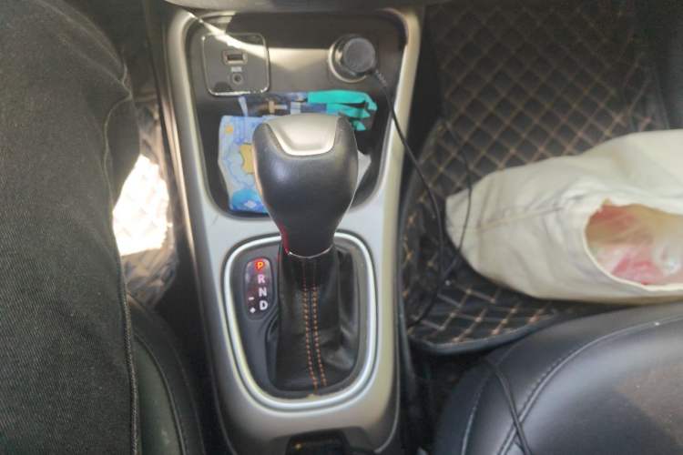 Used Jeep Compass 2017 200T Automatic Family Edition Gear Lever