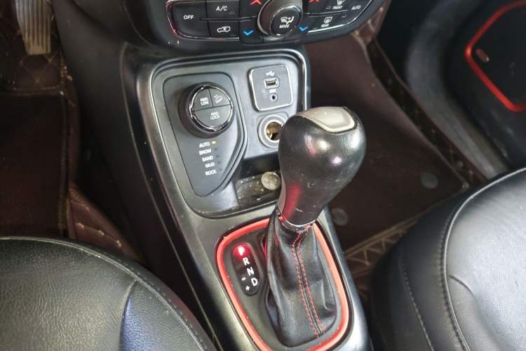 Used Jeep Compass 2017 200TS Automatic High-Performance All-Wheel Drive Edition Gear Lever