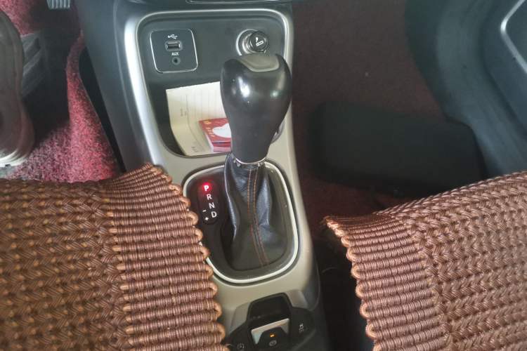 Used Jeep Compass 2017 200T Automatic Comfort Edition Gear Lever