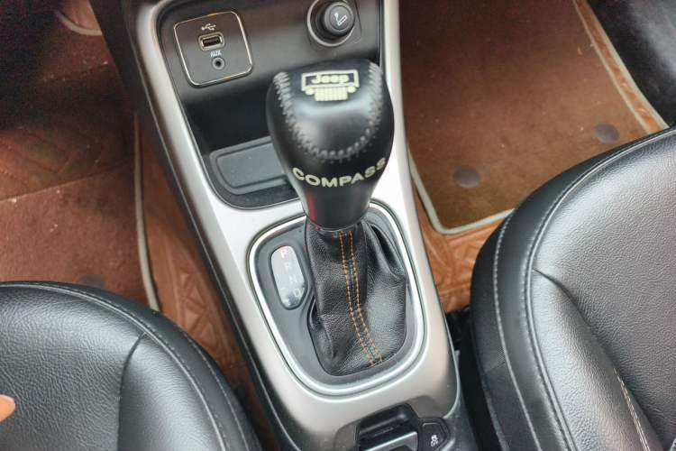Used Jeep Compass 2017 200T Automatic Family Edition Gear Lever