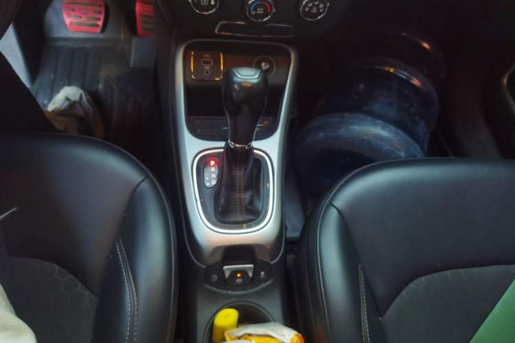 Used Jeep Compass 2017 200T Automatic Comfort Edition Gear Lever