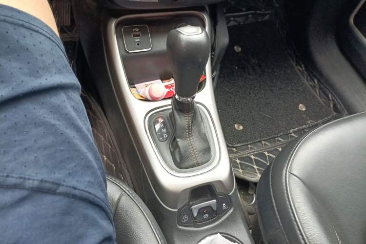 Used Jeep Compass 2017 200T Automatic Family Edition Gear Lever
