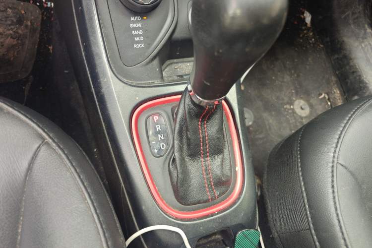 Used Jeep Compass 2017 200TS Automatic High-Performance All-Wheel Drive Edition Gear Lever