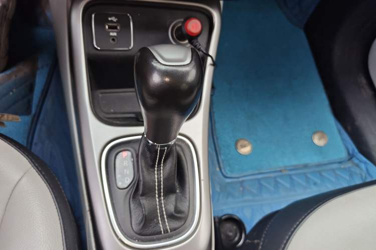 Used Jeep Compass 2017 200T Automatic Family Edition Gear Lever