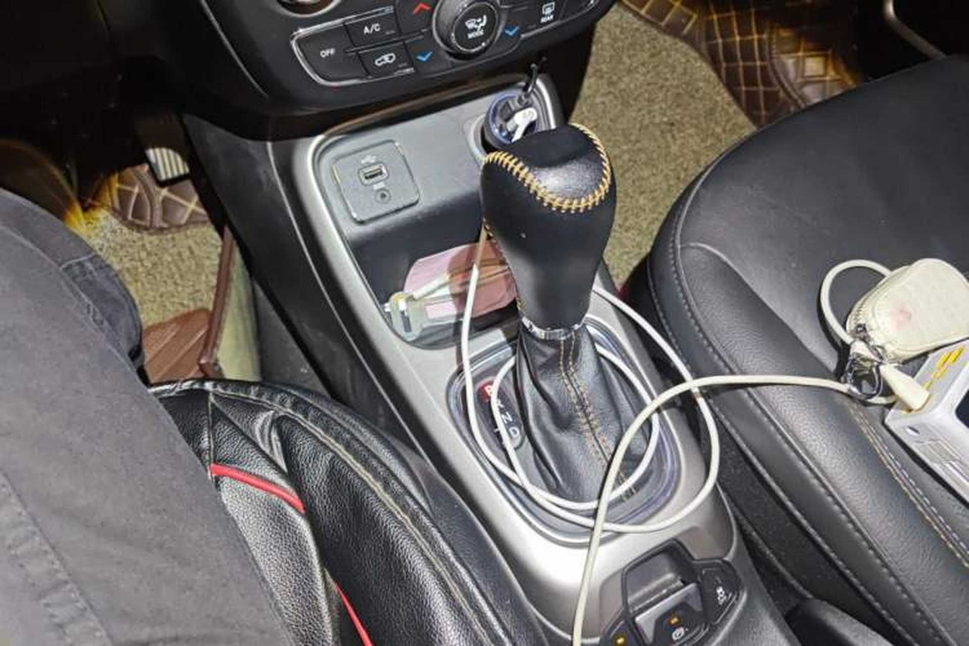 Used Jeep Compass 2017 200T Automatic Family Edition Gear Lever