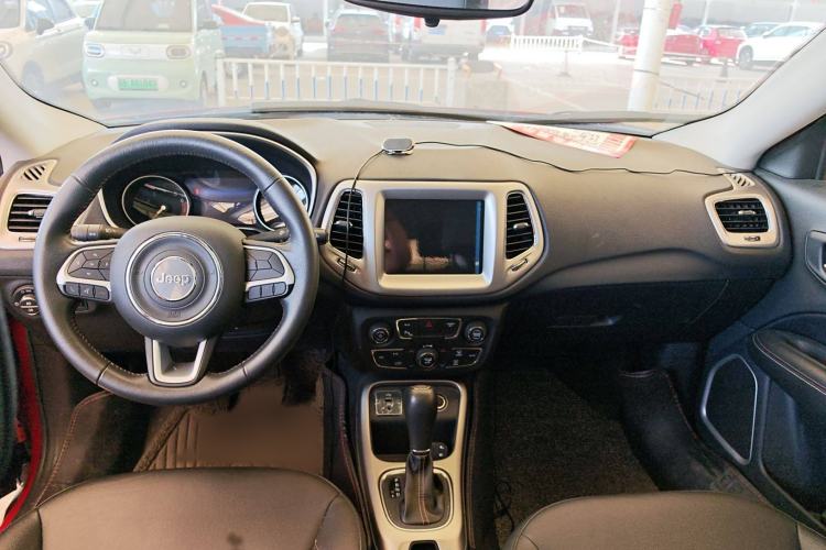 Used Jeep Compass 2017 200T Automatic Family Edition Interior 3