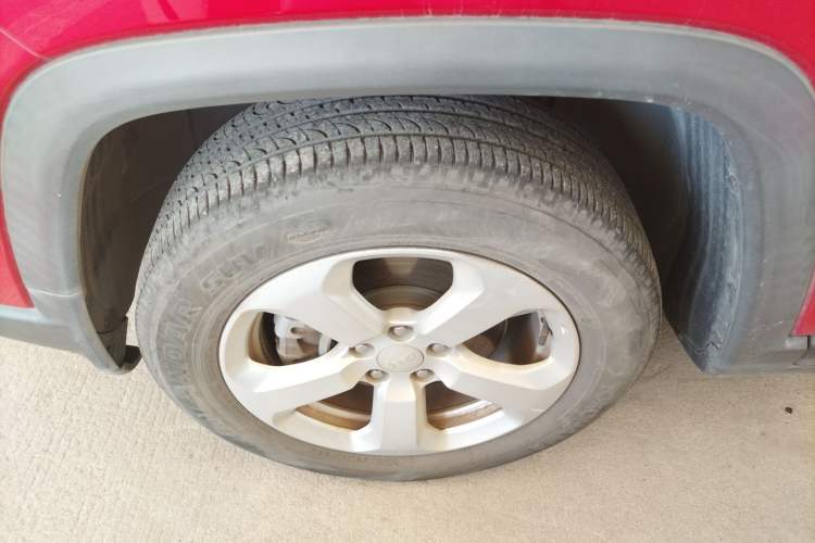 Used Jeep Compass 2017 200T Automatic Family Edition Left Front Wheel Hub