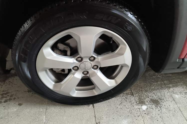 Used Jeep Compass 2017 200T Automatic Family Edition Left Front Wheel Hub