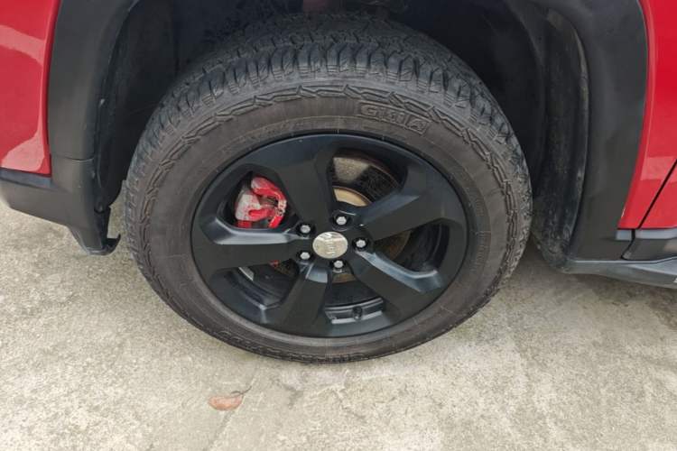Used Jeep Compass 2017 200T Automatic Family Edition Left Front Wheel Hub