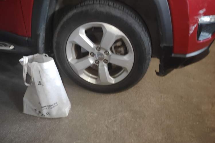 Used Jeep Compass 2017 200T Automatic Family Edition Right Front Wheel Hub