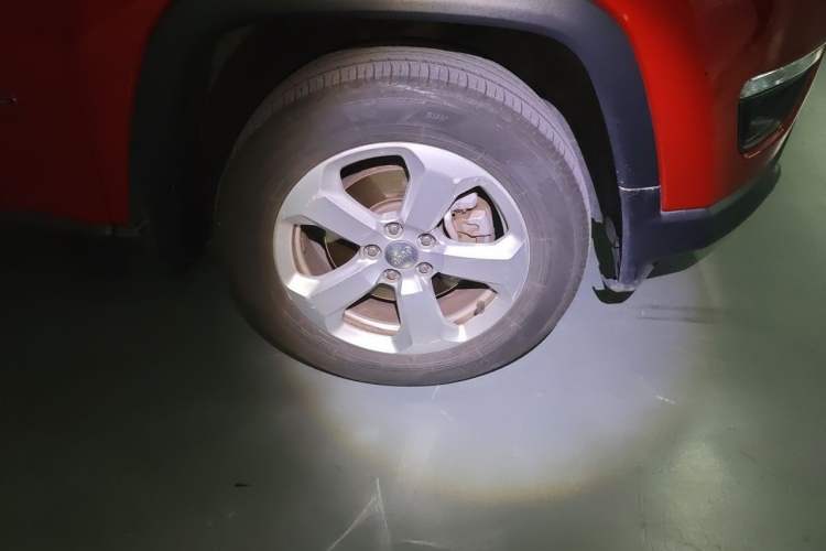 Used Jeep Compass 2017 200T Automatic Family Edition Right Front Wheel Hub